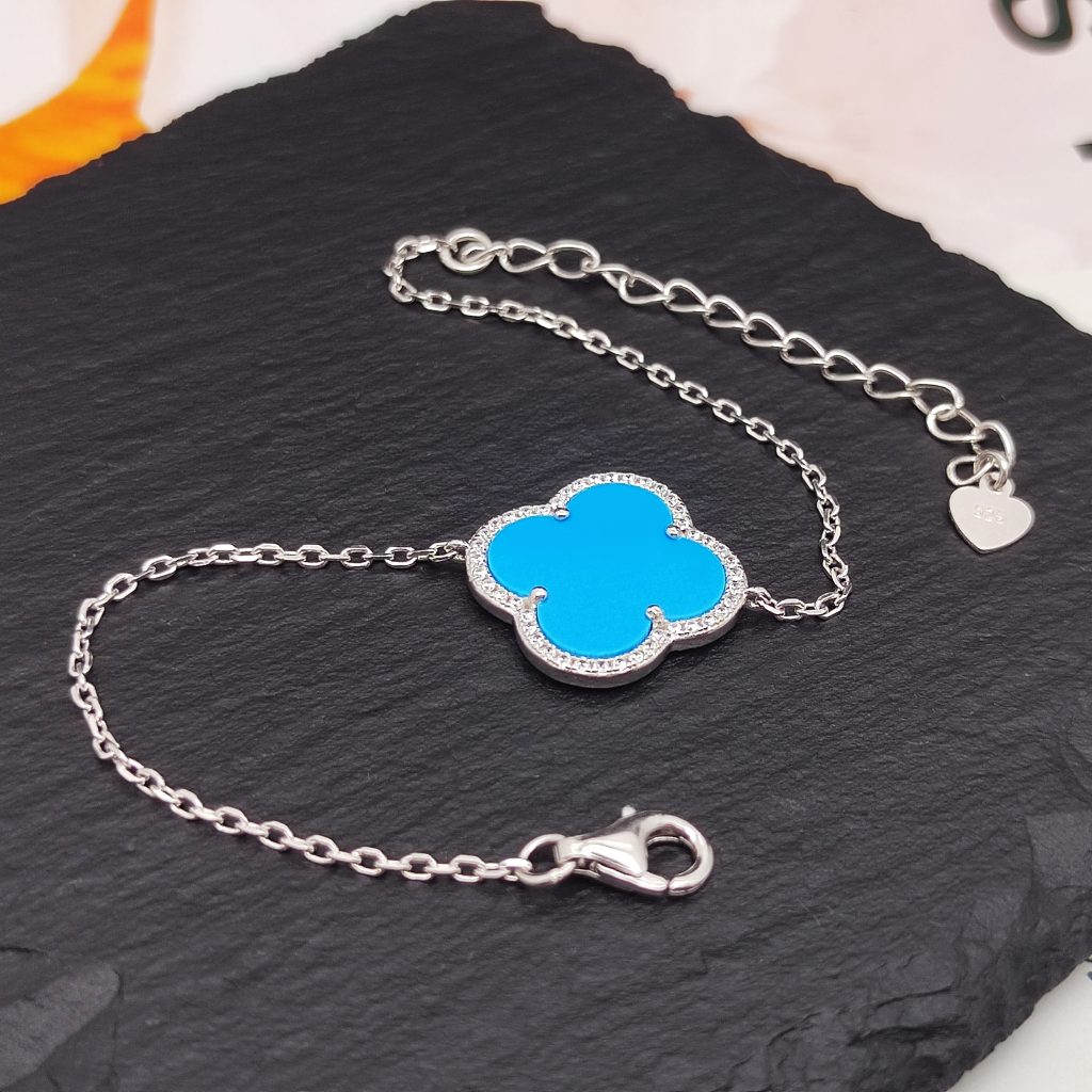 Four-leaf clover bracelet