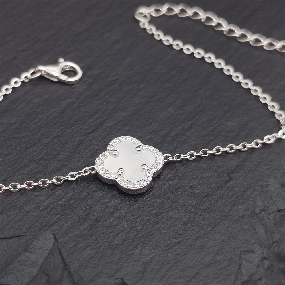 Four-leaf clover bracelet