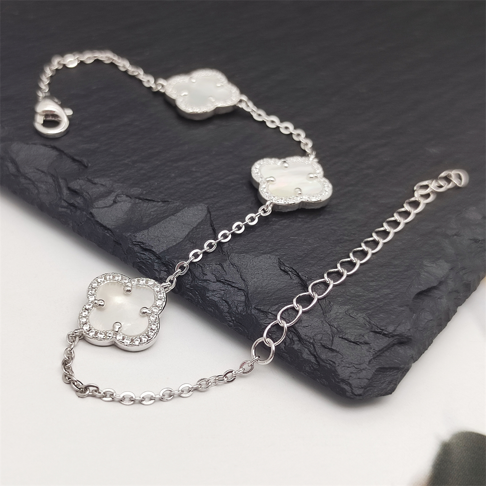 Four-leaf clover bracelet